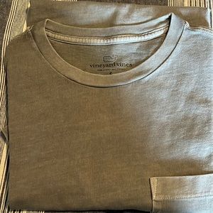Grey Vineyard Vines T-shirt